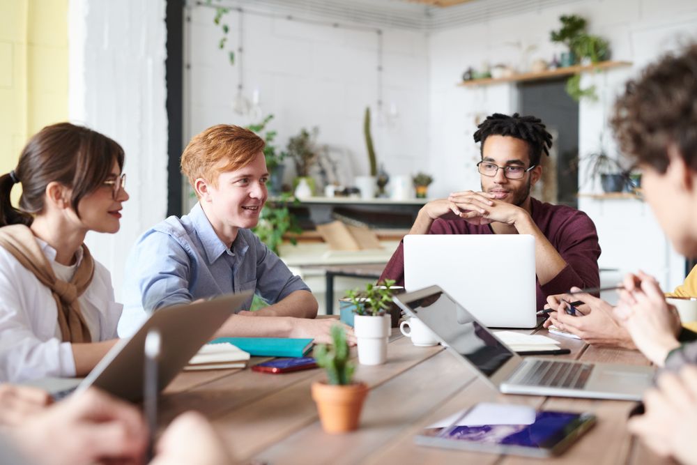 Qué hace una agencia de marketing digital y cuándo contratarla
